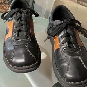 Skechers Black Leather Oxfords with Smooth Finish
